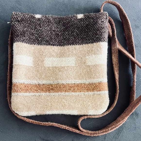 Handmade Brown and Tan Wool Crossbody Bag with Suede strap - Picture 2 of 4